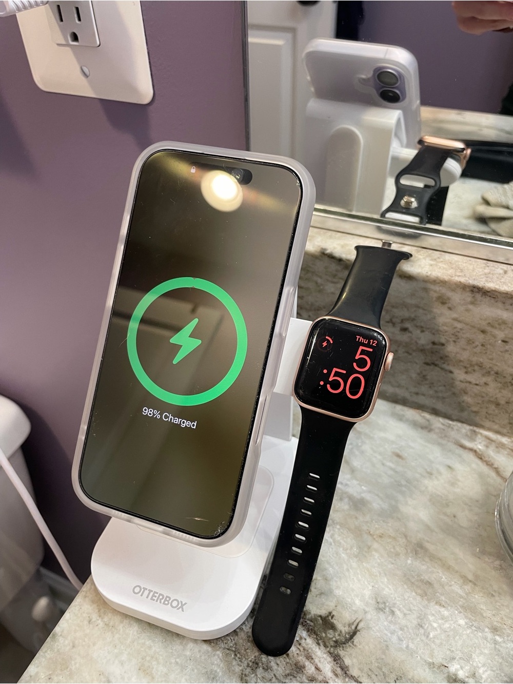 OtterBox 3-in-1 Wireless Charging Stand - White with Black Watch Pad